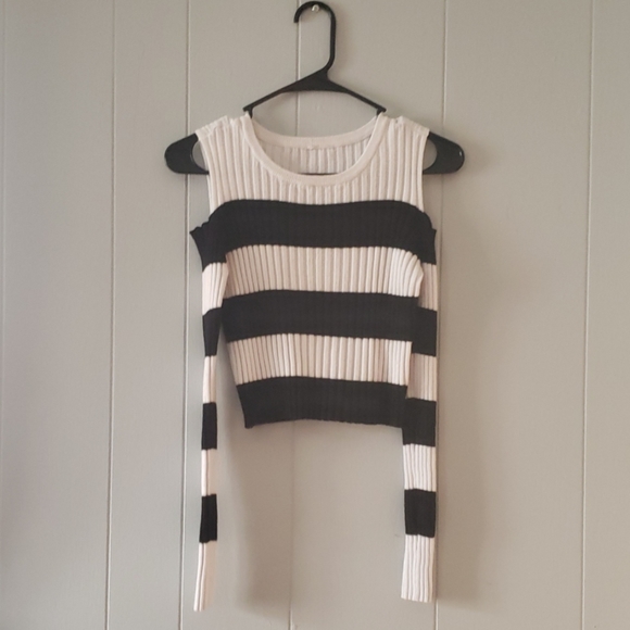 unbranded Tops - Black and white cold shoulder crop top sweater